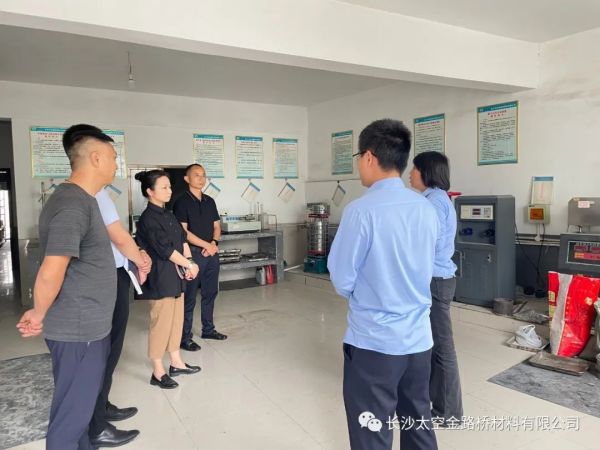 長沙太空金路橋材料有限公司,雙鋼輪壓路機(jī),福格勒瀝青攤鋪機(jī),AC系列,AF系列,SBS系列